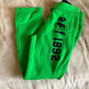 Abercrombie Kids Vintage Green Sweatpants Size XL
